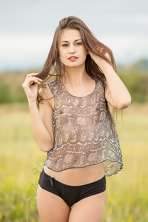 Demi Fray - Alone In The Field