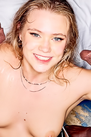 Chloe Rose Wins One In The Emotionally Charged Threesome